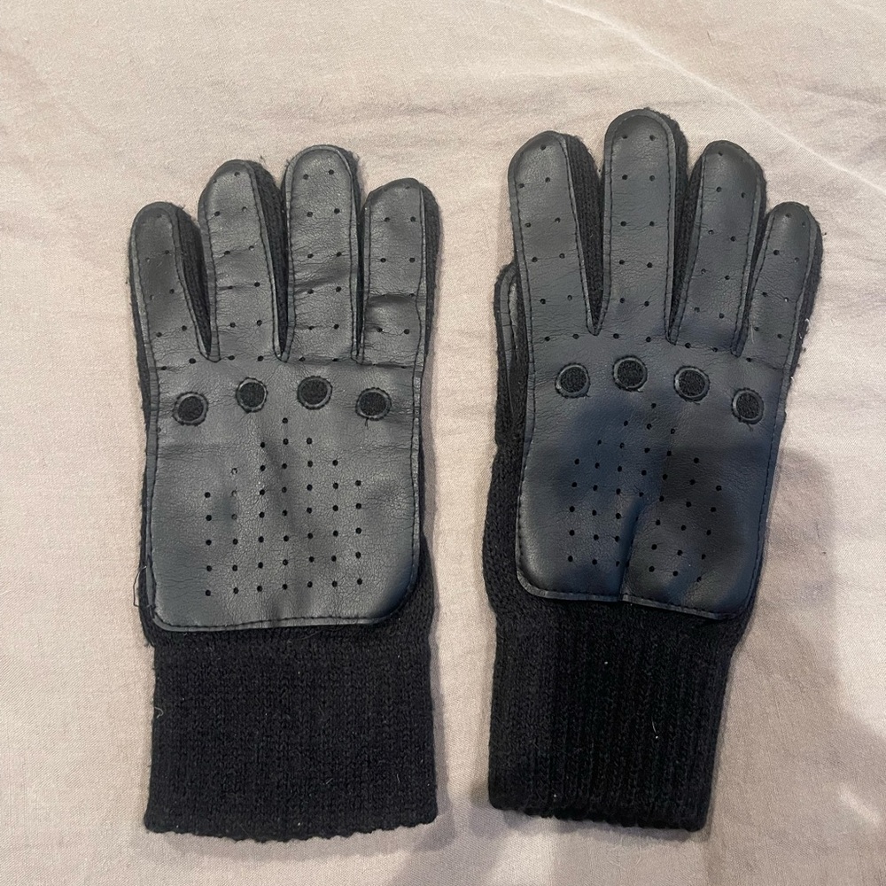 Gloves - Picture 1 of 2